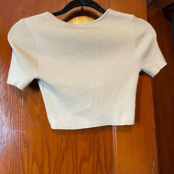 NWT pretty little thing crop top size S - Picture 4 of 5
